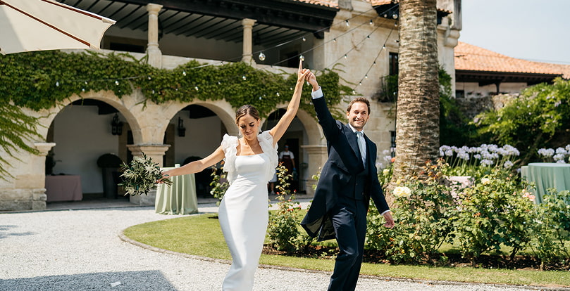 Couple of bride and groom Couple posing during their wedding in Palacio de Caranceja