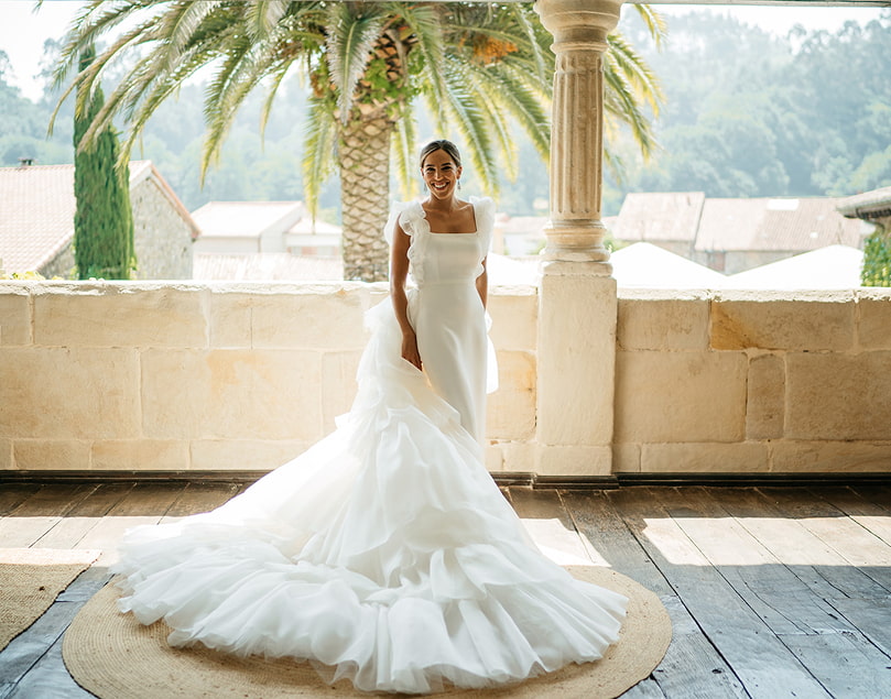 Weddings Cantabria 1 Bride with a beautiful tail dress