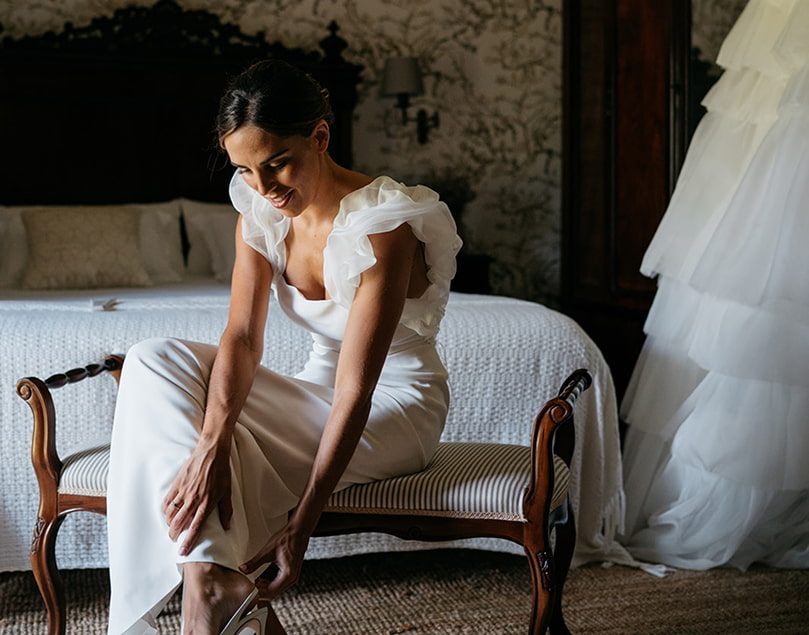Cantabria Weddings 6 Bride putting on her heels, minutes before the wedding.