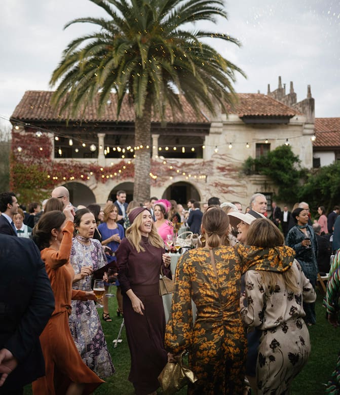 Our perfect stage People dancing at Caranceja Palace