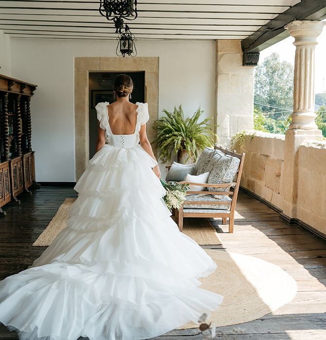 Hotel 1 Bride walking on the porch of the palace