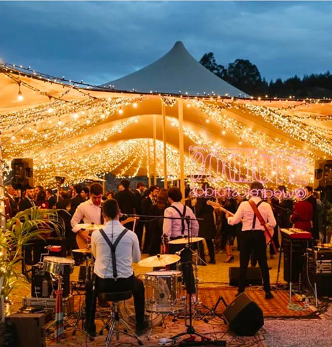 Auxiliary marquees 1 Marquee with night-time lighting during a concert