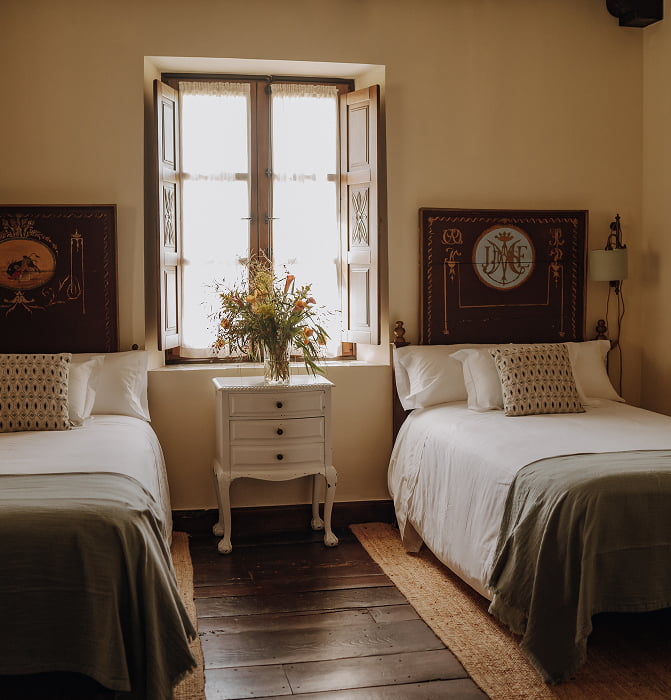 Room 2 Room with two single beds and beautiful floral decoration.