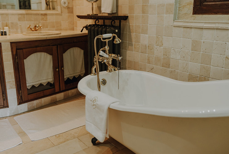 Wellness getaway Suite room with bathtub
