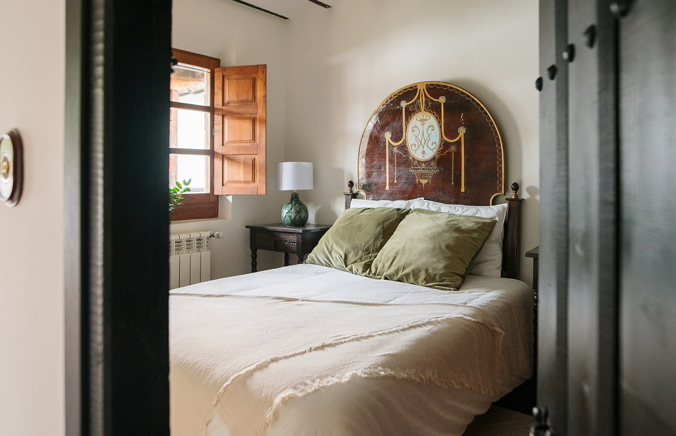 Rural House 2 One of the rooms of the Casa Rual, with original headboard