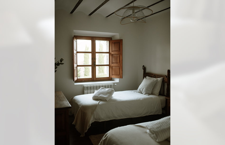 Cottage 7 Bedroom with two single beds