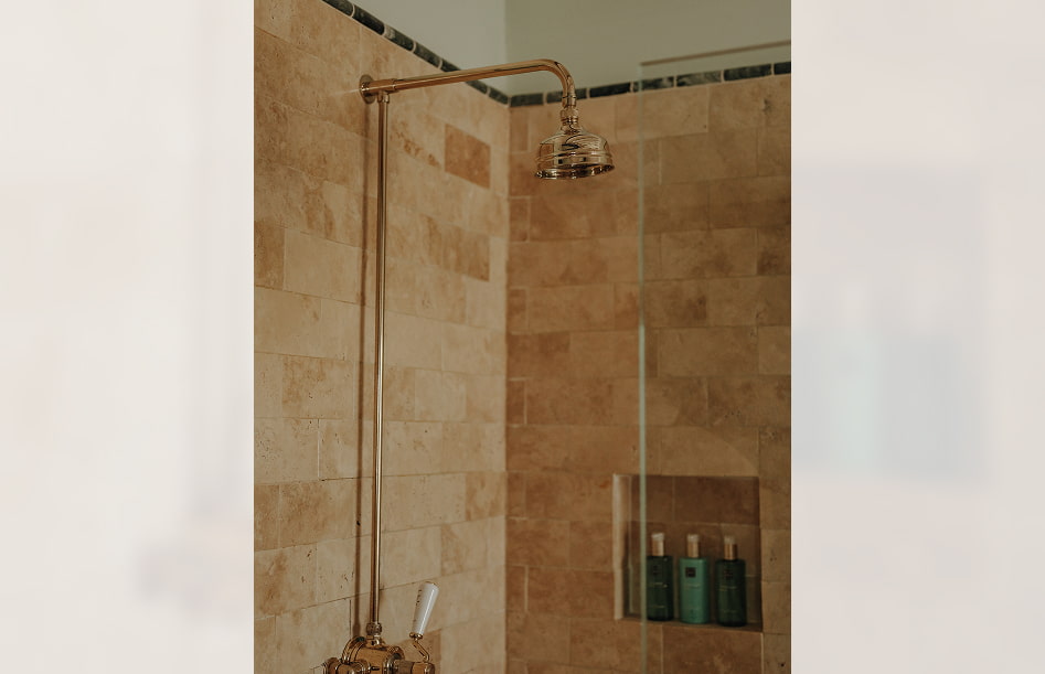 Superior Double 11 Detail of the shower area, with classic style taps.