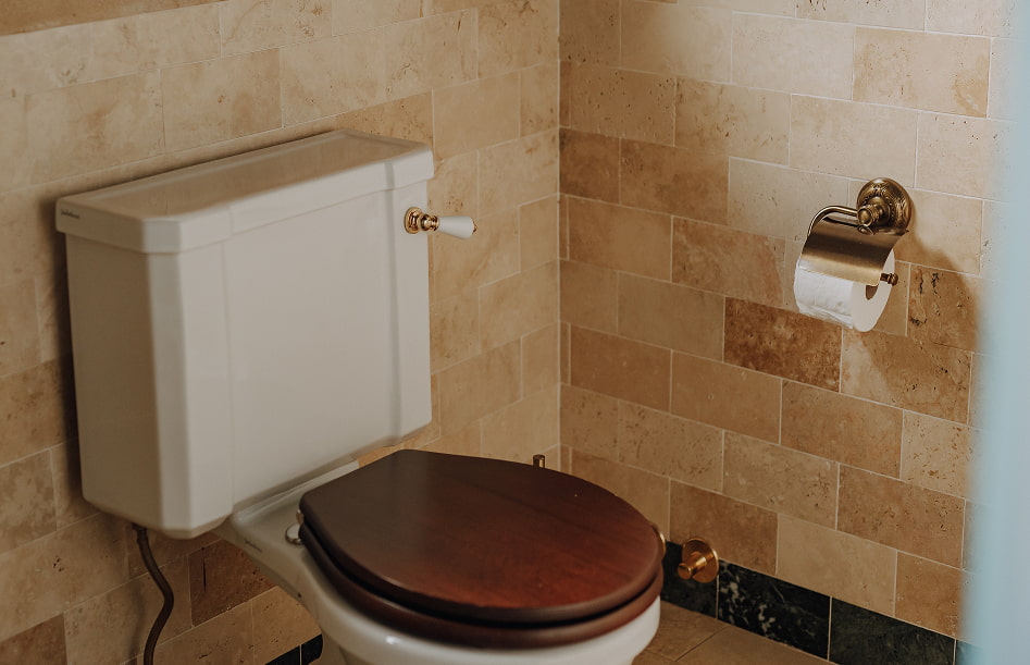 Junior Suite 10 Old style WC