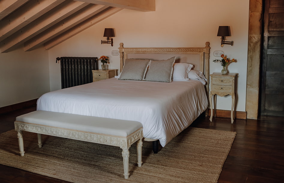 Family Suite 2 Room with a 150 cm bed, in light tones.