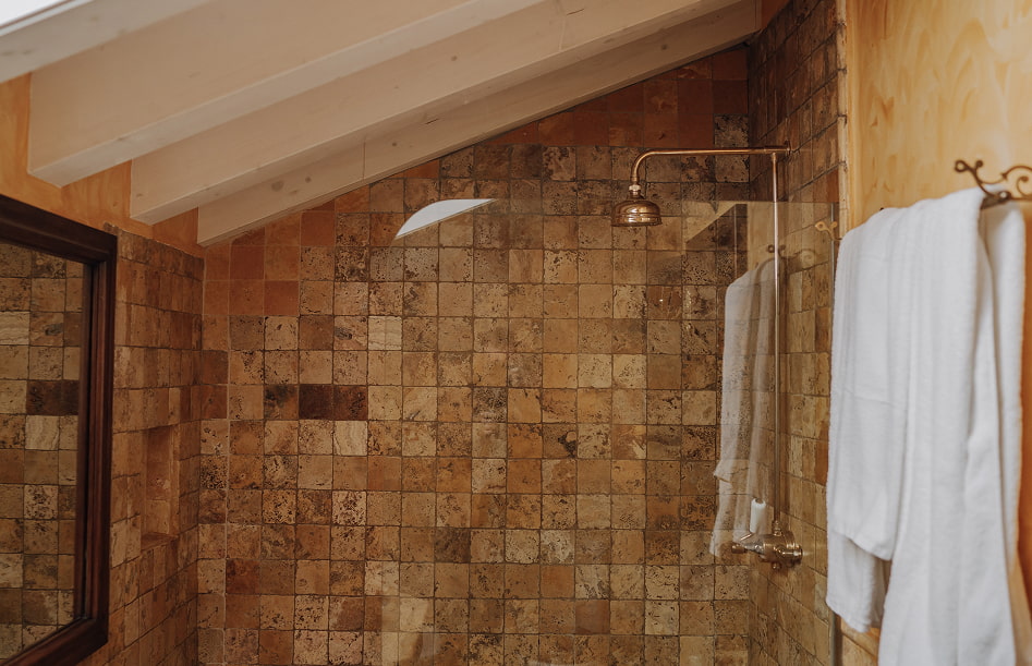 Family Suite 4 Bathroom with copper-coloured shower