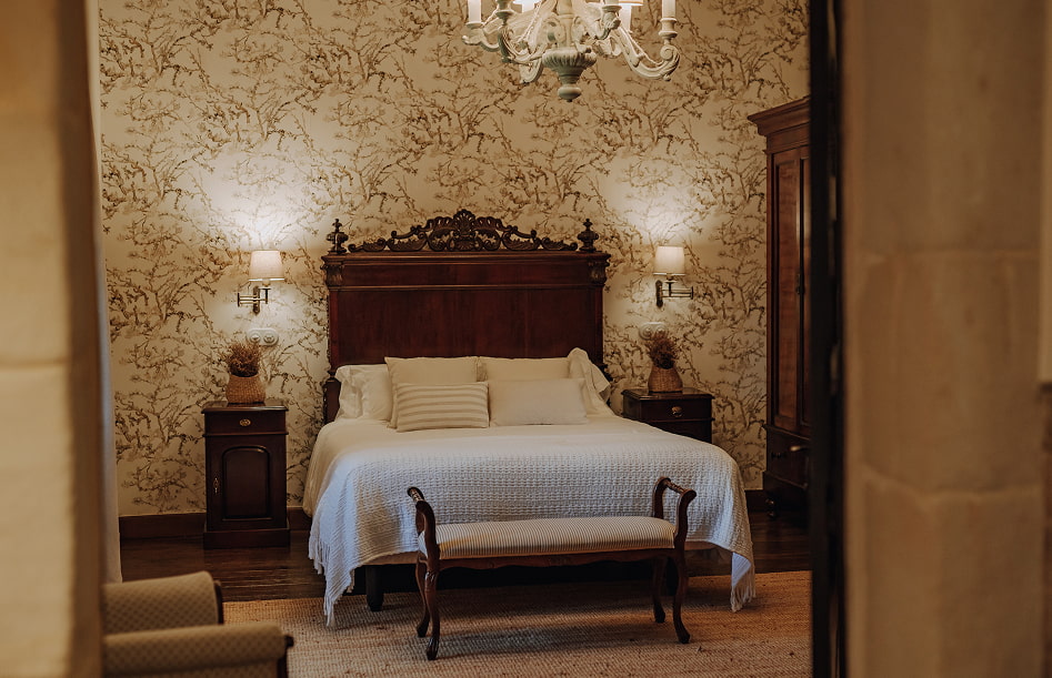 Presidential Suite 4 Bedroom with double bed and wallpaper, classic décor