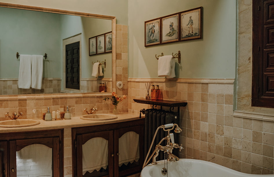 Presidential Suite 8 Detail of the double washbasin, with toiletries